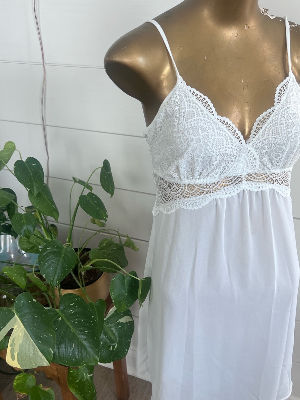 Women’s White Lace Chemise slip INC brand